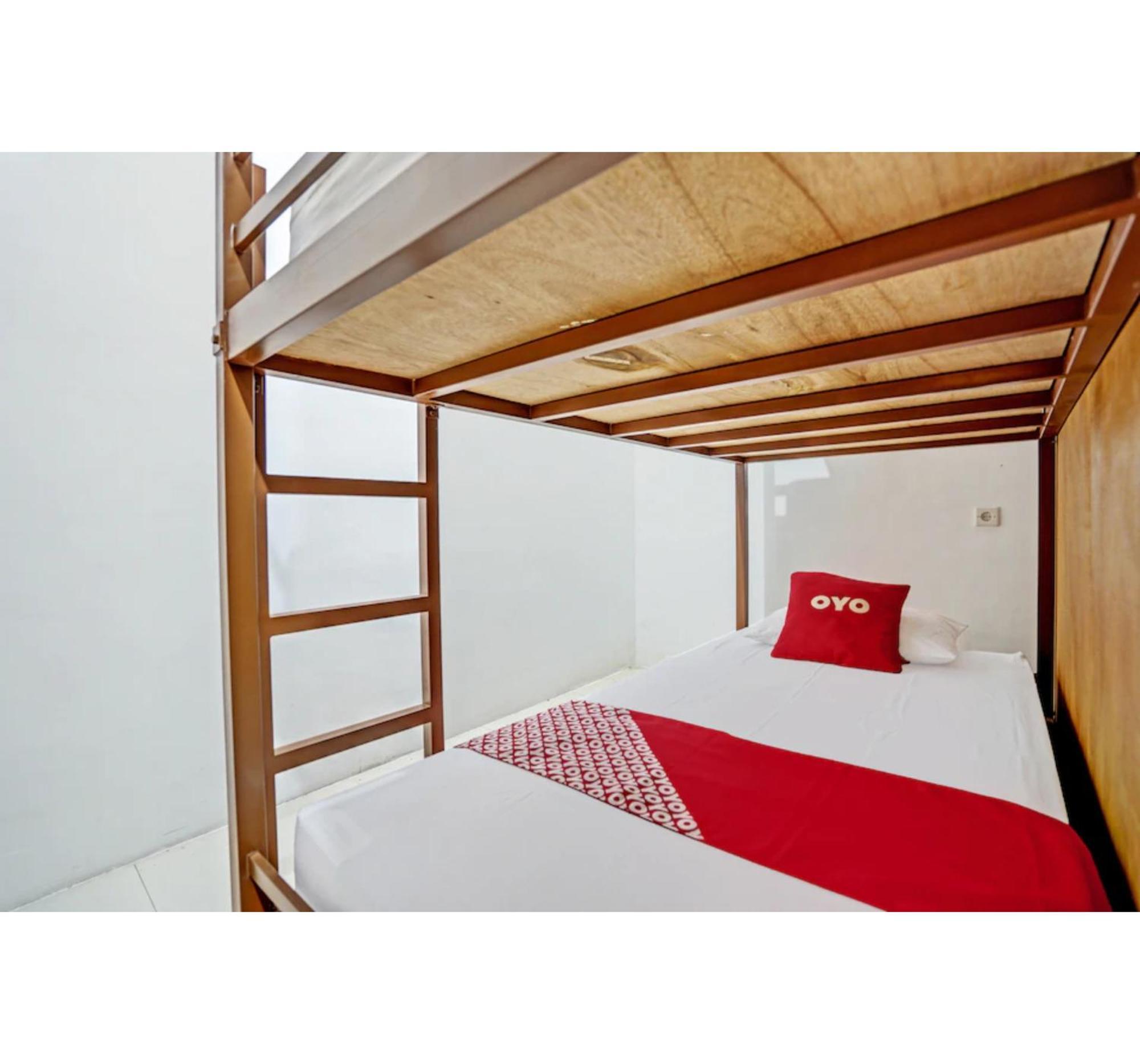 Super Oyo 3702 Homestay Bougenville Syariah Lamongan Zewnętrze zdjęcie
