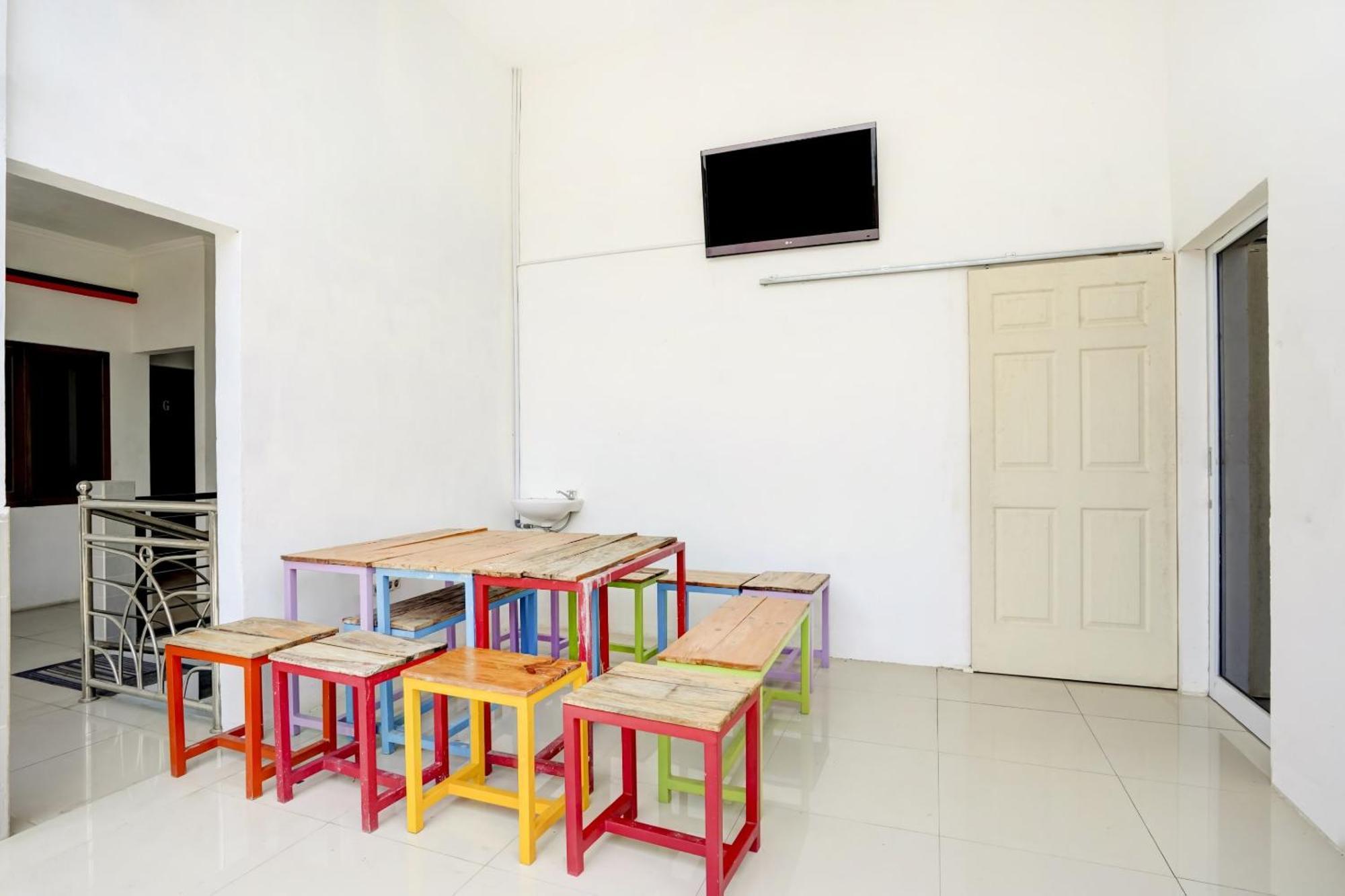 Super Oyo 3702 Homestay Bougenville Syariah Lamongan Zewnętrze zdjęcie