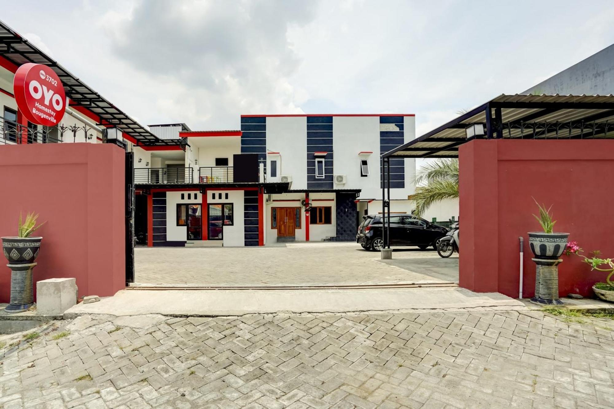 Super Oyo 3702 Homestay Bougenville Syariah Lamongan Zewnętrze zdjęcie
