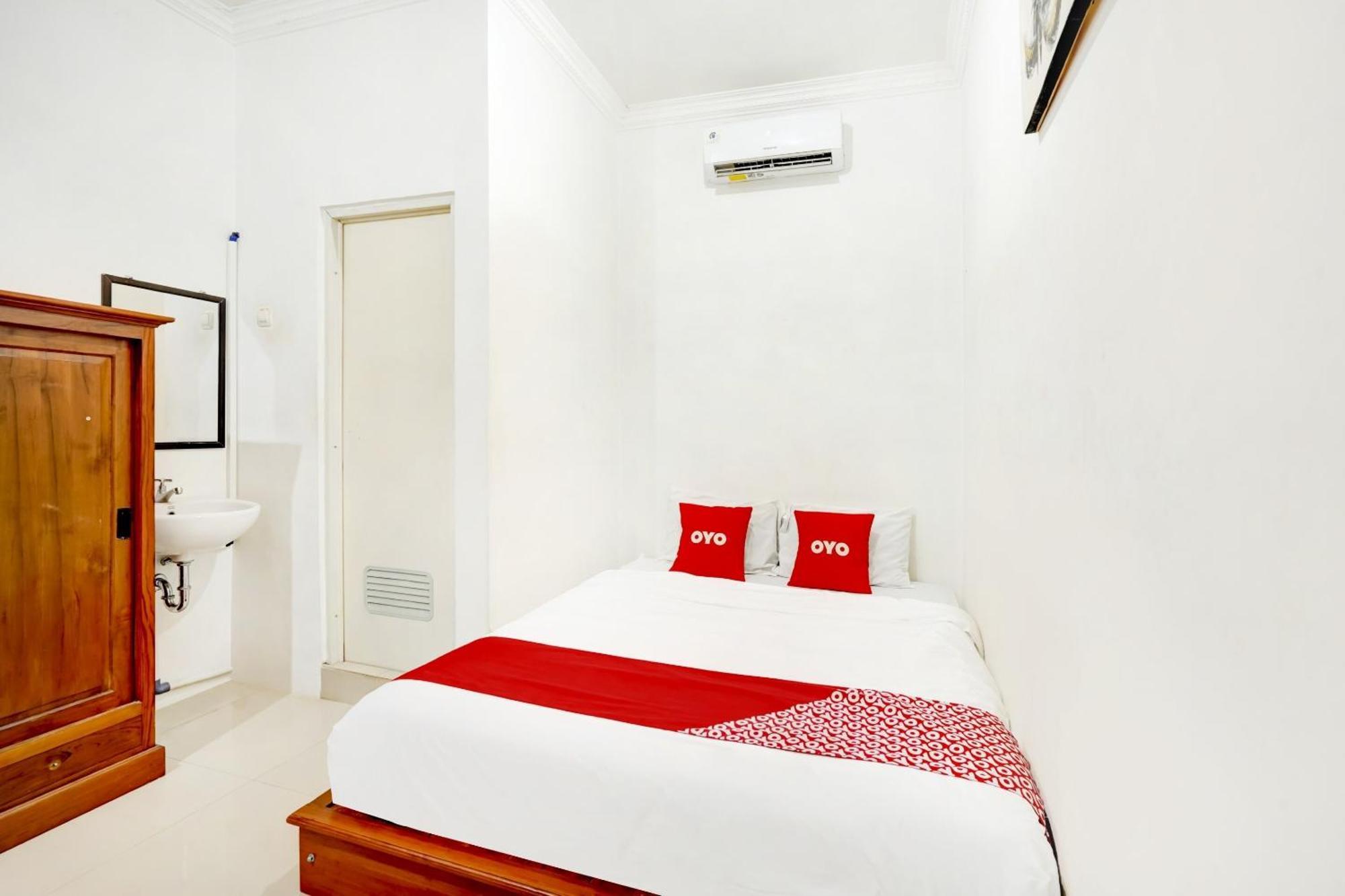 Super Oyo 3702 Homestay Bougenville Syariah Lamongan Zewnętrze zdjęcie