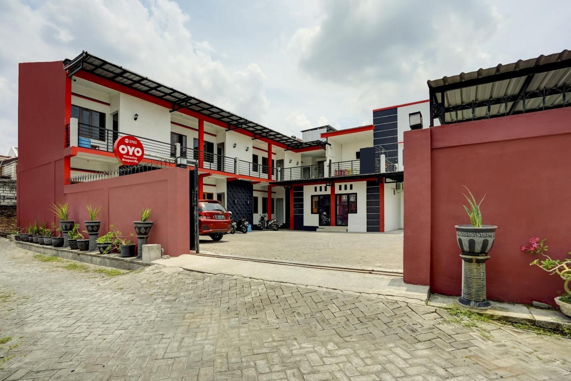 Super Oyo 3702 Homestay Bougenville Syariah Lamongan Zewnętrze zdjęcie