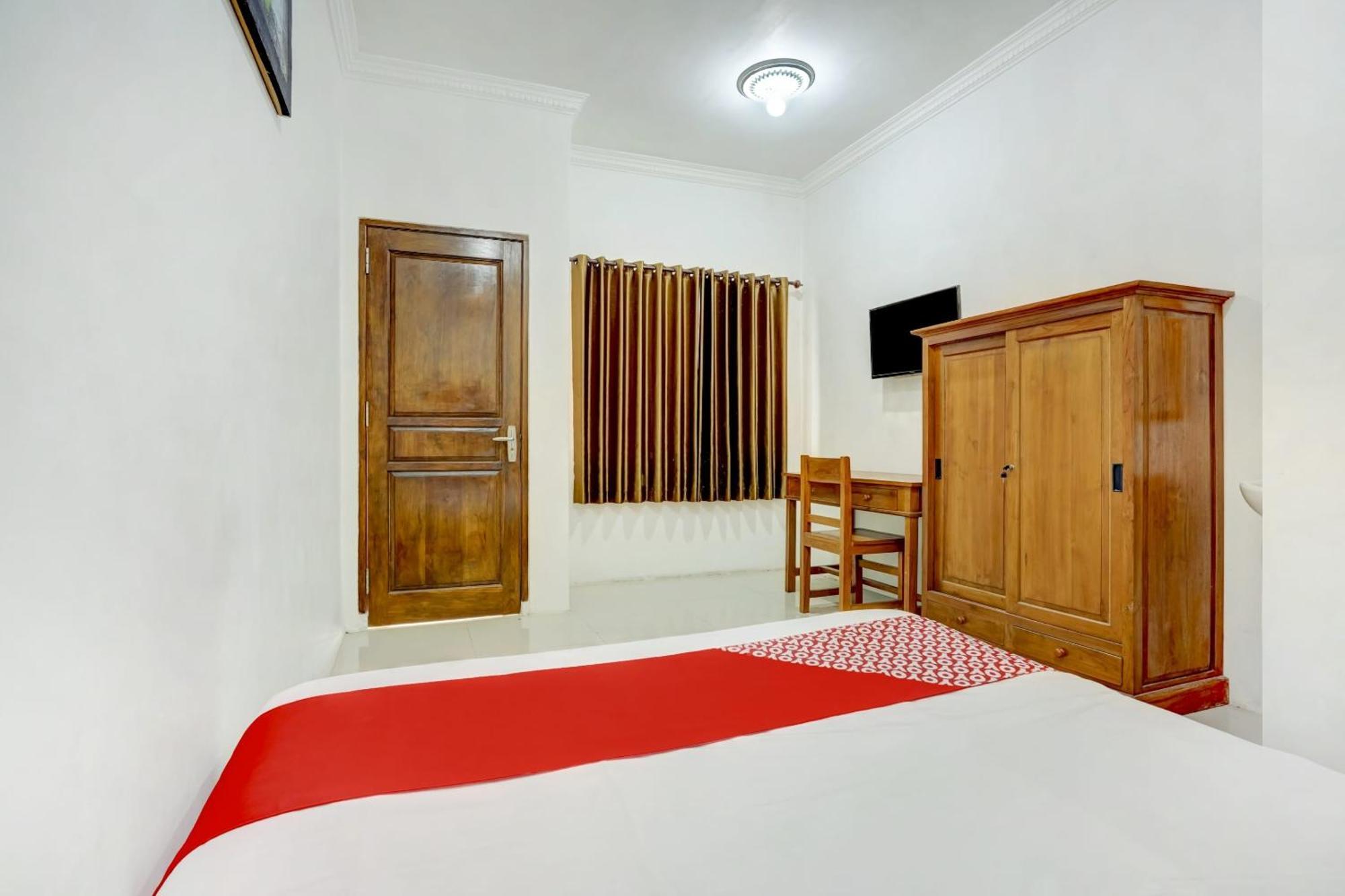 Super Oyo 3702 Homestay Bougenville Syariah Lamongan Zewnętrze zdjęcie