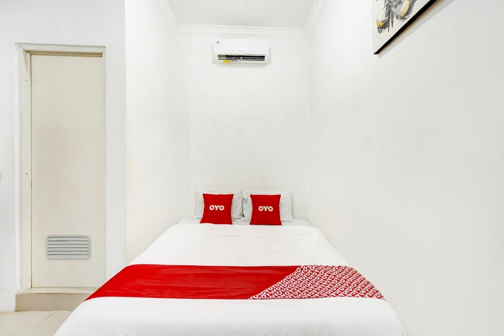 Super Oyo 3702 Homestay Bougenville Syariah Lamongan Zewnętrze zdjęcie
